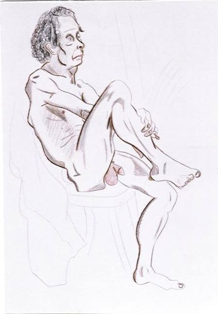 homme assis sur tabouret se tenant un genou