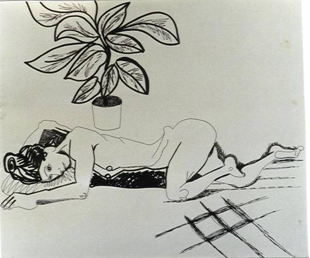 femme couche devant une plante