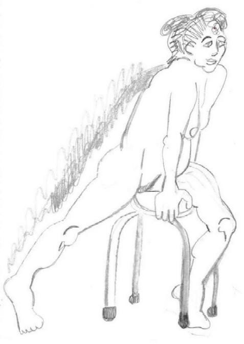 femme assise sur un tabouret