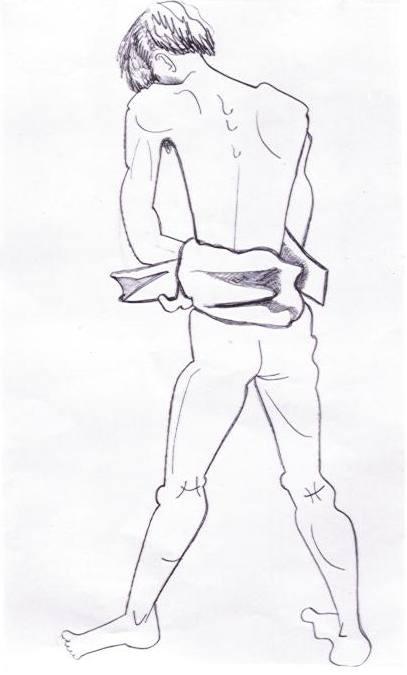 homme debout avec tissu autour de la taille