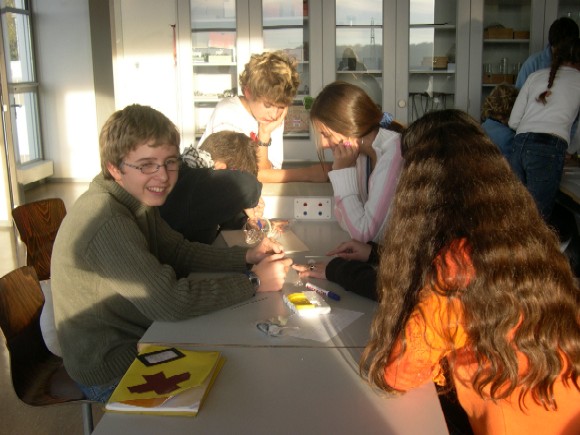 des &eacute;l&egrave;ves et le mat&eacute;riel